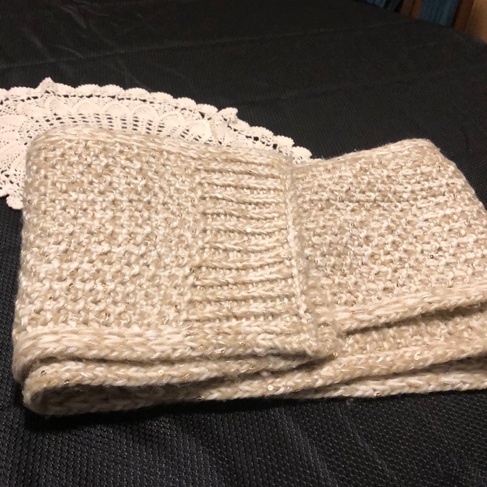 🎃4/20🎃Echo knit scarf gold glittery worm